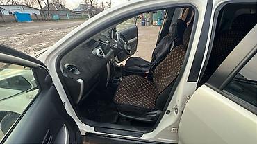 Другие автомобили: Компактный городской кроссовер (5 дверей, 5 мест), белый цвет. Кузов — 9