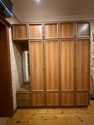 şkaf satışı: Dəhliz dolabı Satilir 150₼ Material laminat Ölçü eni 2.15 hün 2.50
