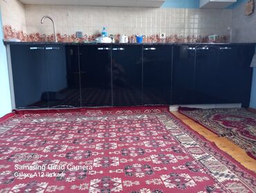 rakovina azerbaycan dilinde: Mətbəx üçün nəzərdə tutulmuş bu qara rəngli modul dolab dəsti həm