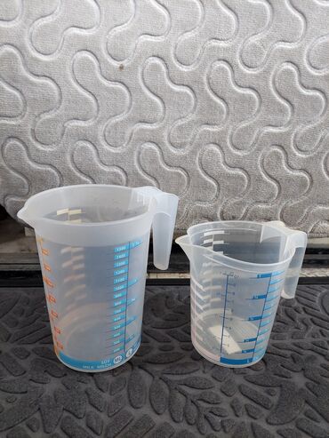 Digər qab-qacaq və mətbəx ləvazimatları: Ölçü qrafinləri dəsti – şəffaf plastik, tutacaqlı və tökmə ağızlı - — 24