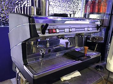 в кофейню: Профессиональная рожковая кофемашина Nuova Simonelli Appia II (2 — 1