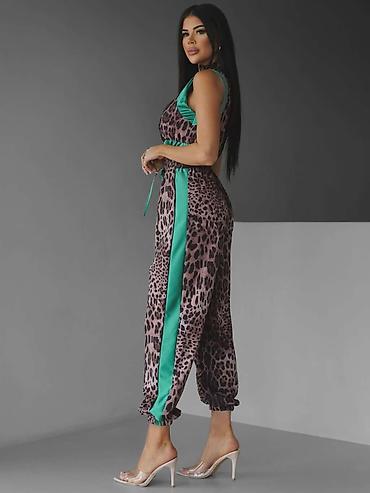 Kompleti: Komplet
Cena 2900
Uni vel.
V23 — 7