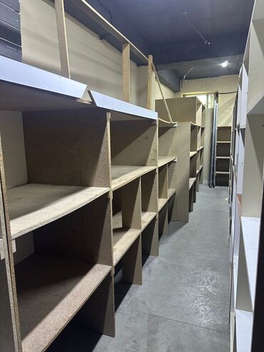 Stend vitrinləri: Mağaza/anbar üçün modul rəf sistemi - Material: laminatlı