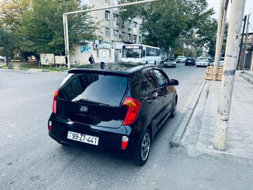 Kia: Kia Picanto, qara rəng, 5 qapılı hetçbek. Xüsusiyyətlər: - Kompakt — 6