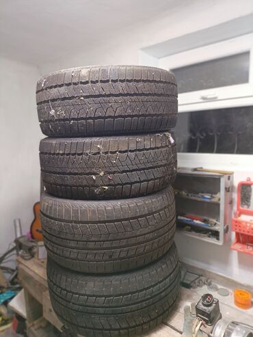 шина на сапог: Шины Зима Разноширокие. 20 диски. Стояли на БМВ F15. Состояние 90%/