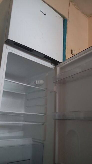 Холодильники: Холодильник Avest, Б/у, Двухкамерный, 55 * 150 *