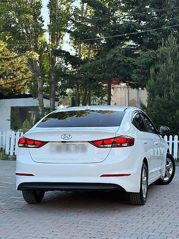 Hyundai: Hyundai Elantra: 1.6 l | 2017 il Sedan — 3