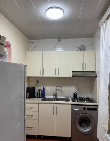 Uzunmüddətli kirayə mənzillər: Xanım ev yoldaşı axtarılır. Mənzil Bakıxanov qəsəbəsində mərkəzi yola — 23