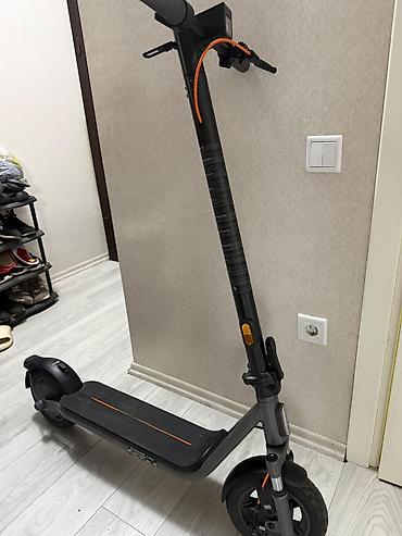 Elektrik skuter – şəhər içi sürətli və rahat hərəkət üçün. - Rəng