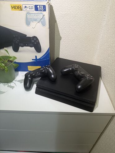 плестейшын 4: Продаю Sony PS4, 1tb slim. 2ая ревизия. Не прошитая, домашняя консоль