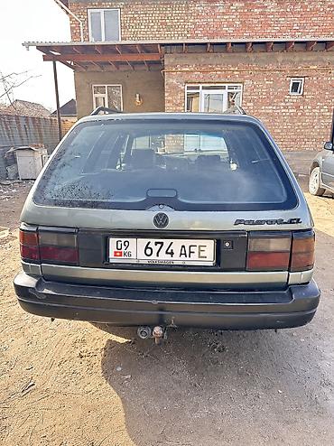 Volkswagen: Volkswagen Passat: 1988 г., 1.8 л, Механика, Бензин — 3