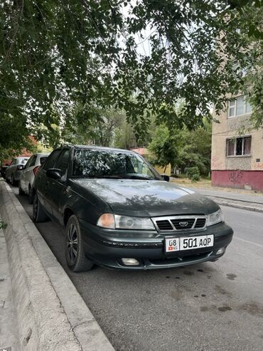 клапанная крышка нексия 1.5 16 кл: Автомобиль Daewoo Nexia темно-зеленого цвета, припаркованный у
