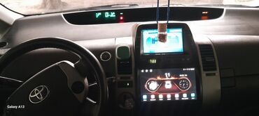 Toyota: Toyota Prius (2-ci nəsil) – hibrid hetçbek Xüsusiyyətlər: - Gümüş-boz — 14