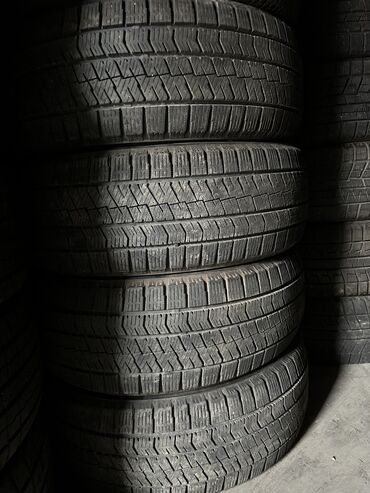 донголок 9: Шины 215 / 45 / R 18, Зима, Б/у, Комплект, Легковые, Япония, Bridgestone