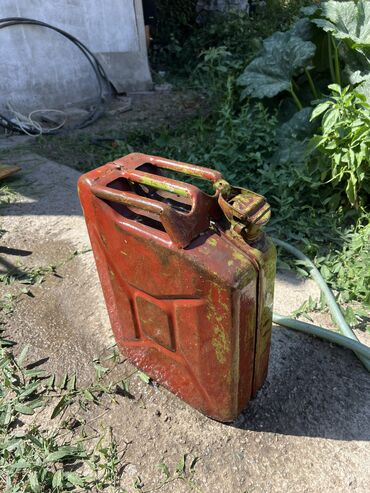 газобаллонное оборудование: Продаю канистру не дырявая в хорошем состоянии 900сом