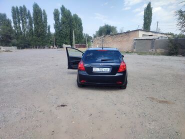 Kia: Kia Ceed: 2009 г., 1.4 л, Механика, Бензин, Хэтчбэк