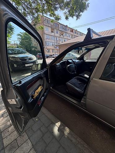 opel omega b: Opel Vectra: 2 l | 1995 il 455084 km Sedan — 7
