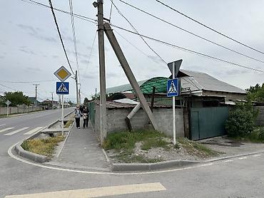 село кут: Срочно срочно Продаю дом,участок для бизнеса. На первом линии 6 соток — 1