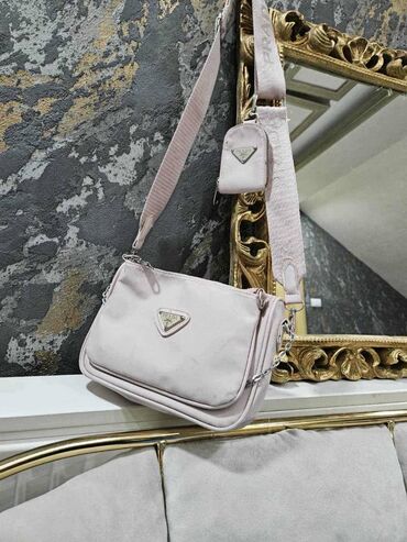 hermes birkin torbe: Elegant purse, Prada