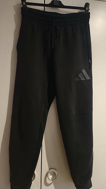 Adidas muške trenerke – crne, vel m - Model: duži kroj sa suženim