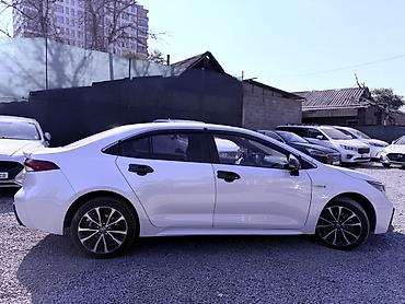 es гибрид: Toyota Corolla: 2021 г., 2 л, Вариатор, Гибрид, Седан — 3