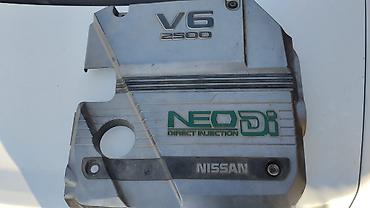 w211 e270: Пластиковая декоративная крышка двигателя Nissan V6 2.5 (NEO Di – — 1