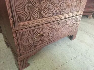 Stilski radni stolovi: Sekreter rucni rad duborez u odlicnom stanju. Visina105 cm Sirina83cm na lalafo.rs — 1 Stilski radni stolovi: Sekreter rucni rad duborez u odlicnom stanju. Visina105 cm Sirina83cm — 1