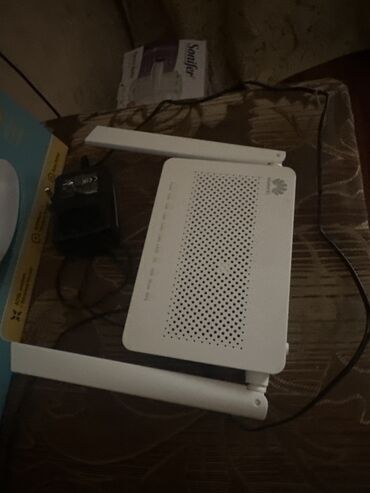 netis modem: Huawei Wi‑Fi router - Brend: Huawei (üst paneldə loqo) - 2 ədəd