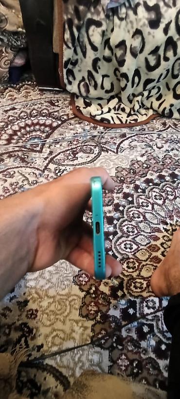 kamera digital: Satılır: yaşıl rəngli smartfon Xüsusiyyətlər: - Korpus: düz kənarlı — 2