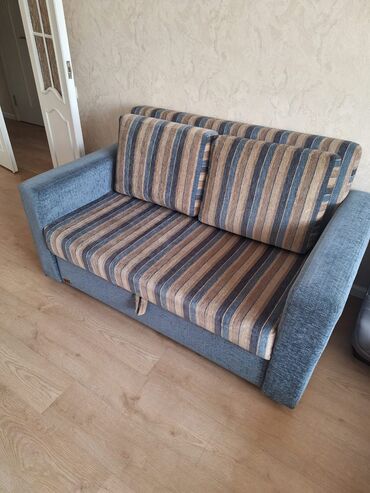 двухместный раскладной диван: Диван-кровать, цвет - Голубой, Б/у