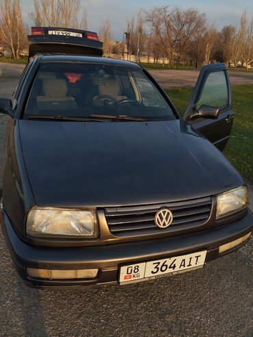 Volkswagen: Volkswagen Vento: 1992 г., 1.8 л, Механика, Газ, Седан