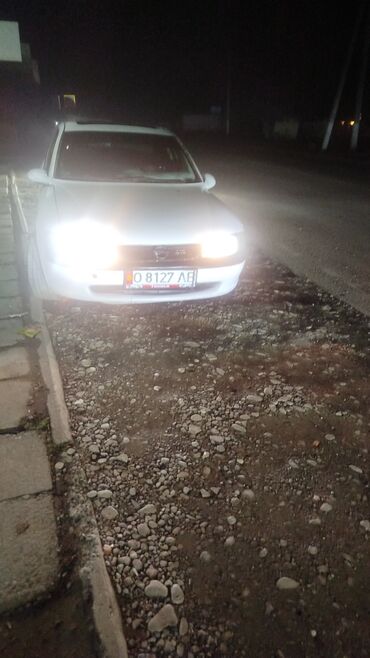 Opel: Opel Vectra: 1996 г., 1.5 л, Механика, Газ, Седан — 3