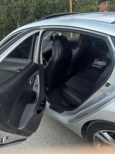 Hyundai: Hyundai Elantra: 1.6 л | Седан — 5