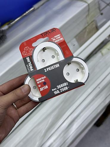 Сетевой адаптер-разветвитель TEKLED Electric, серия Proline — на 3
