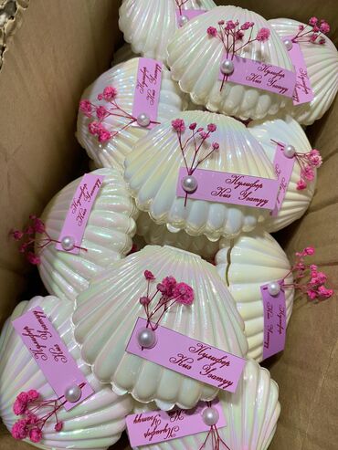 Бонбоньерки: Изящная бонбоньерка в виде перламутровой ракушки, идеально подходящая — 9