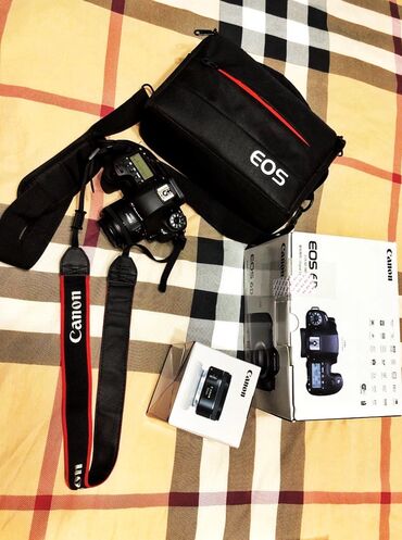 сумка для видеокамеры и фотоаппарата: Продается фотоаппарат Canon 6D + Объектив 50мм Зарядка, Сумка
