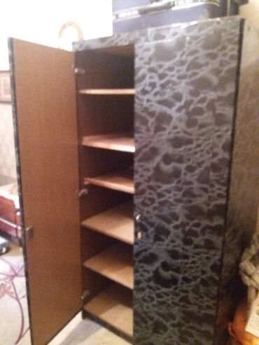 Шкафы для одежды: Шкаф для одежды, Б/у, Прямой, Дерево — 2