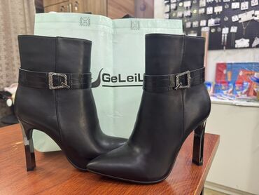 Basanoşka və səndəllər: Ölçü: 37, rəng - Qara, Yeni