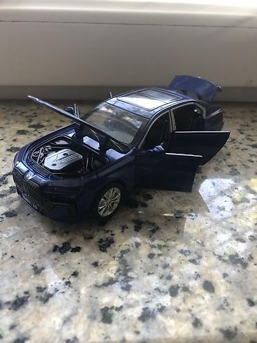 e46 bmw: Metal korpuslu kolleksiya avtomobili – BMW 7 Series (miqyas təxmini — 2
