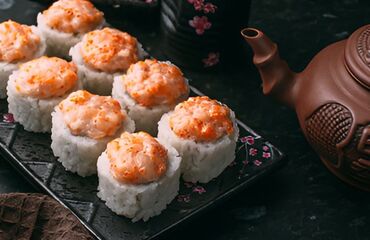 Готовые блюда, кулинария: Сеты роллов и суши - Тёплые роллы в хрустящей панировке: крупные — 13