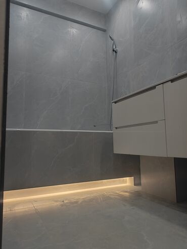 Сантехники: . Кафельщик. Кафельщик — 10