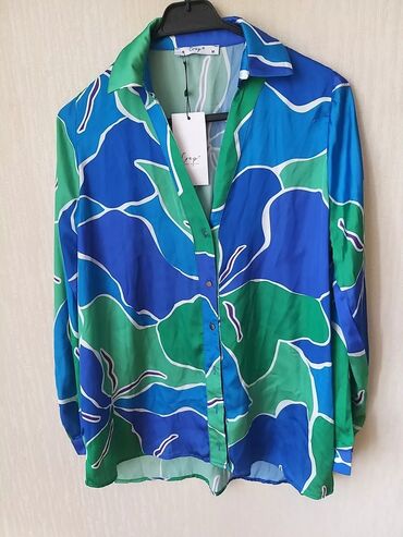 Köynək və bluzalar: 12m xer biri tezedi. 3 deneden cox alana 10m vererem.Qadın köynəkləri — 12