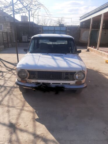 7 nəfərlik avtomobillər: VAZ (LADA) 2101: 1.6 l | 1979 il 200000 km Sedan