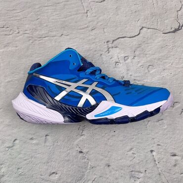 детские бутсы без шнурков: Asics metarise, model is Vietnam
44-43