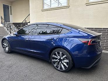 Tesla: Tesla Model 3: 2025 г., 0.1 - engine capacity л, Робот, Электромобиль, Седан — 2