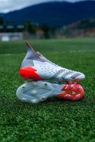 gules geyimi: Adidas Predator Demonskin A-Class. 1 ay geyinilib, demək olar ideal