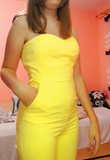 Kombinezoni: Kombinezon FERVENTE 
Velicina: 36
Kao NOV nosen par puta
Ima elastina — 6