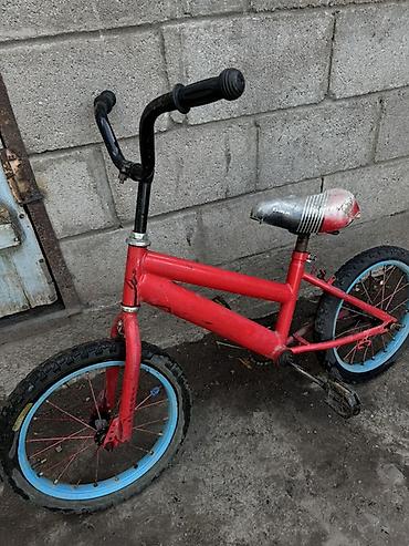 тройки детские: Детский велосипед BMX-стиля с колесами около 16 дюймов. - Рама и — 4