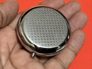 smart saat iphone: Metal həb qutusu – “Illuminati 1776” relyefli qapaq - Material — 3