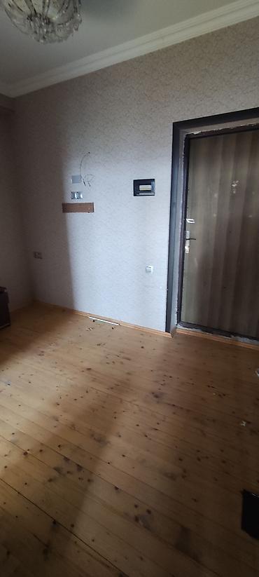 ev gencede: Bineqedi sentralnide 4 mertebeli binanin 3 cu mertebesinde 1 otaqli ev — 9